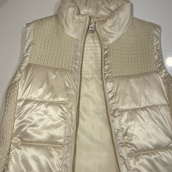 NWOT.Kenneth Cole New York, Satin Puffer Vest. Women’s size M. Color: Cream. - Picture 6 of 6